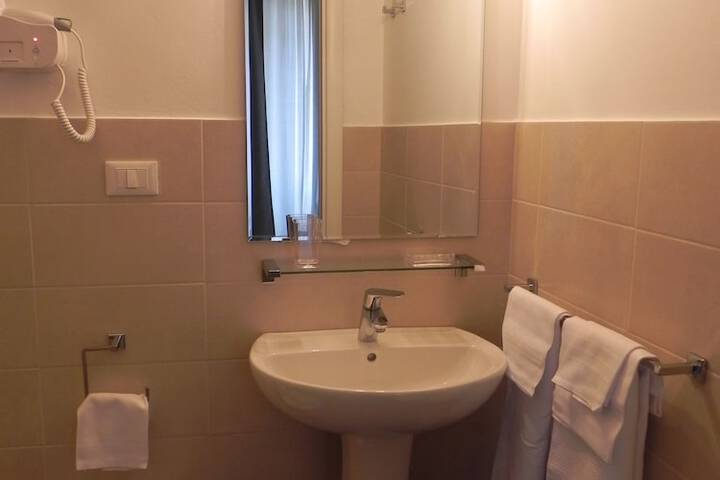 Room 12 of 18