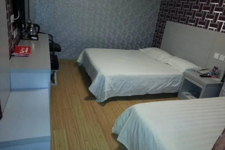 Room 2 of 32