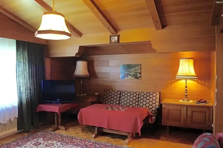 Room 4 of 15