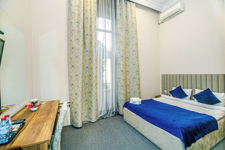 Room 12 of 79