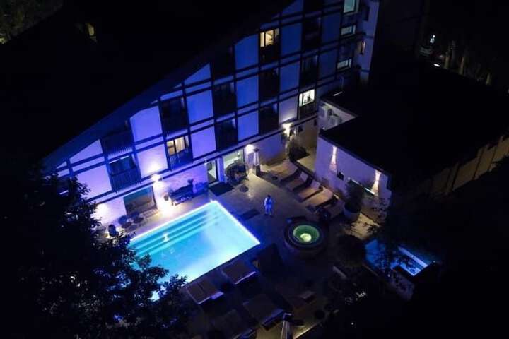 Pool 55 of 104