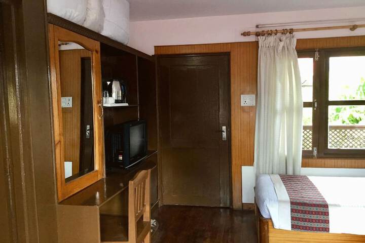 Room 6 of 27