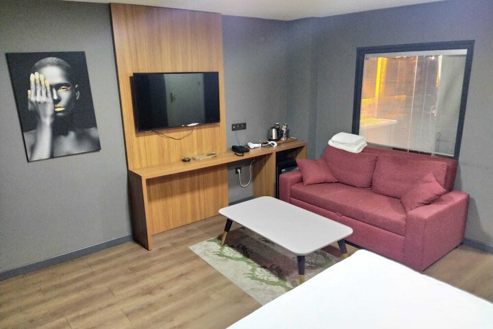 Room 9 of 13