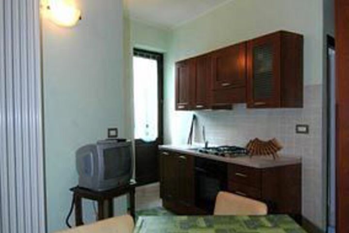 Room 10 of 14