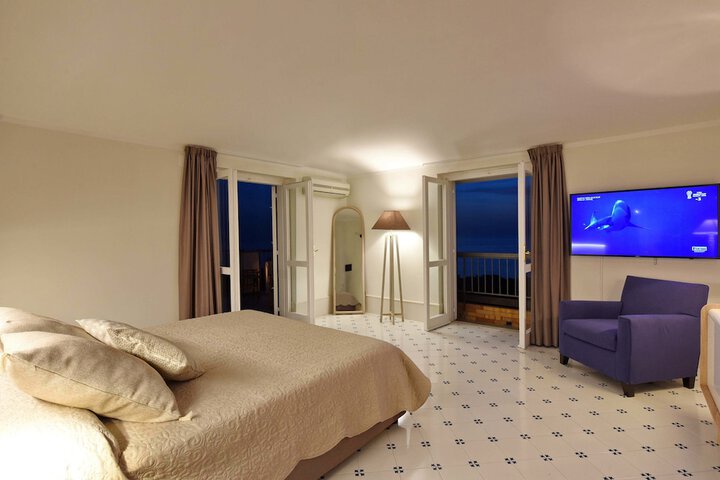 Room 4 of 64