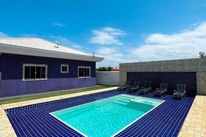 casa de praia com piscina e hidromassagem