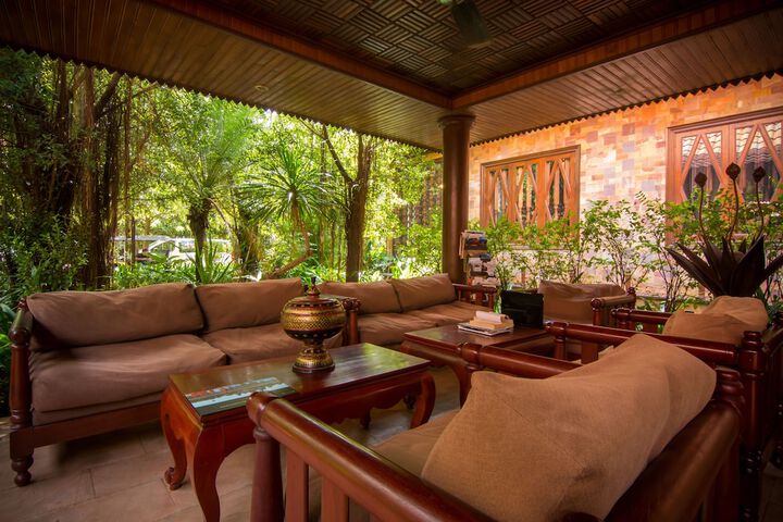 Entrance & Lobby