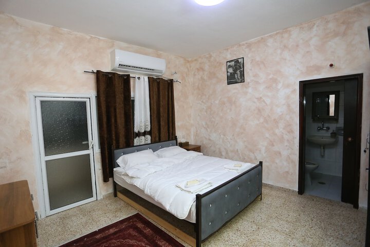 Room 7 of 87