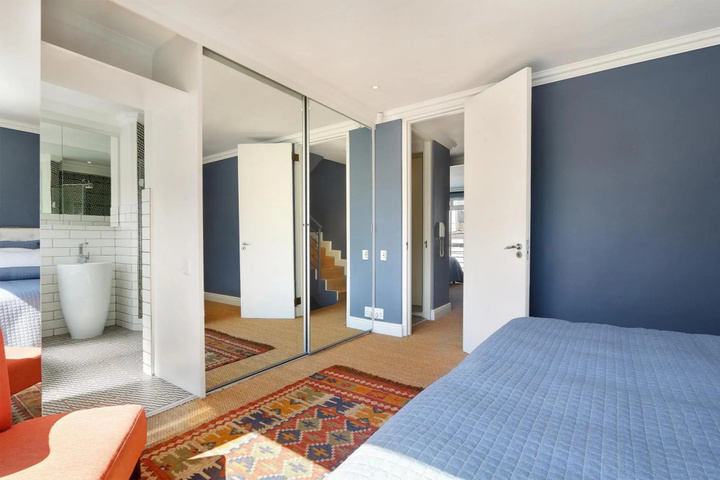Room 6 of 17