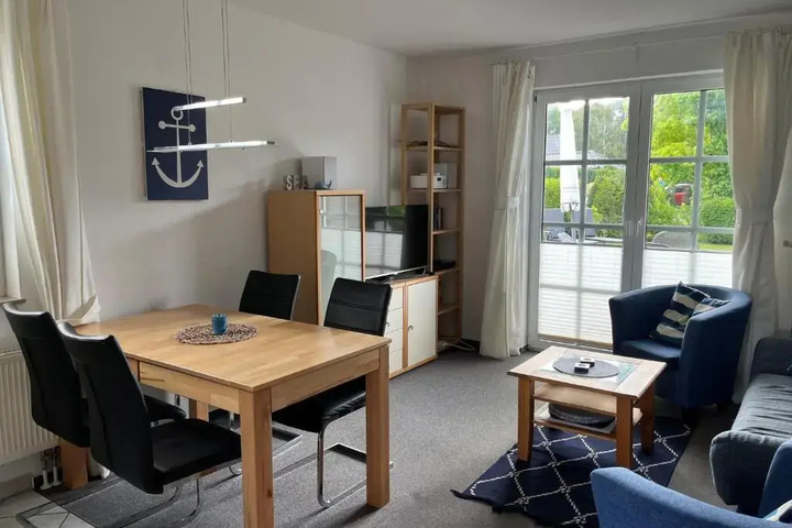 Room 4 of 8