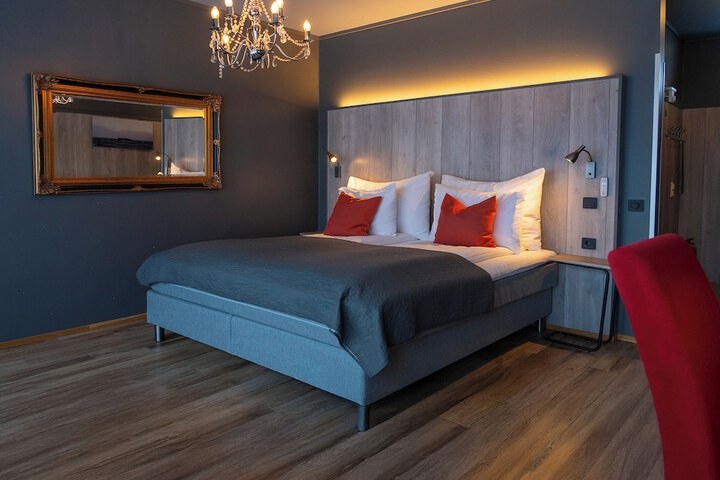 Room 2 of 27