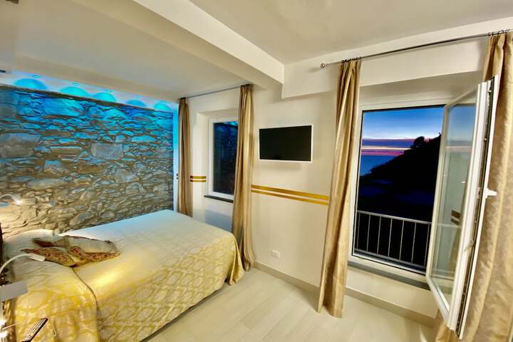 Room 77 of 190