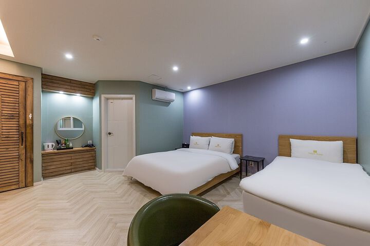 Room 28 of 63
