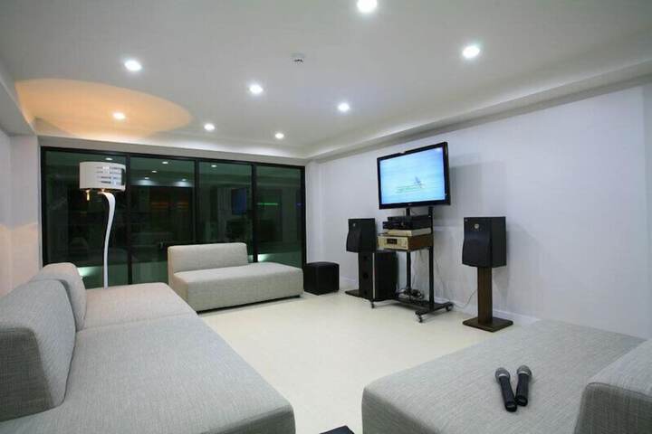 Room 16 of 32