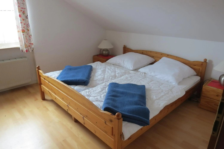 Room 2 of 8
