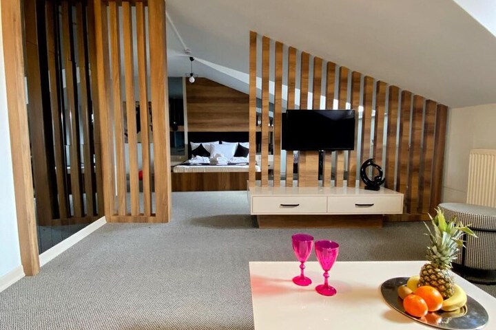 Room 16 of 53
