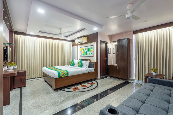 Room 12 of 36