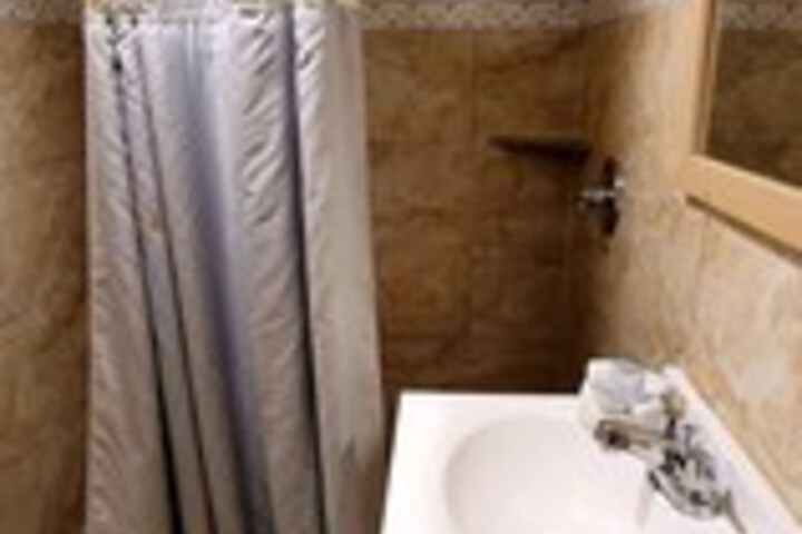 Room 2 of 41