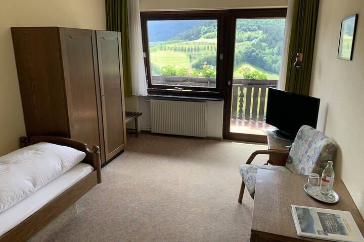 Room 4 of 21