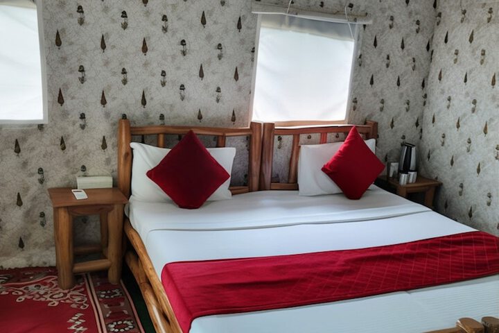 Room 6 of 33