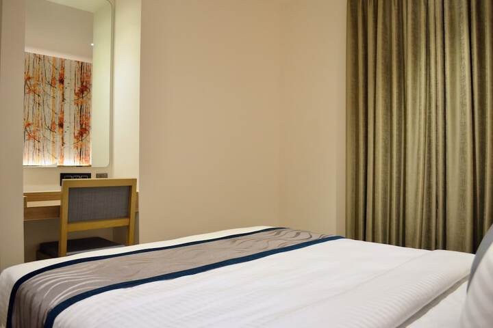 Room 2 of 24