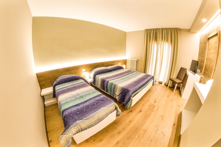 Room 10 of 44