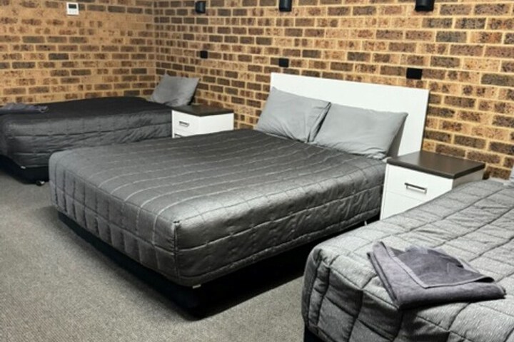 Room 13 of 32