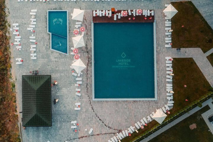Pool 11 of 32
