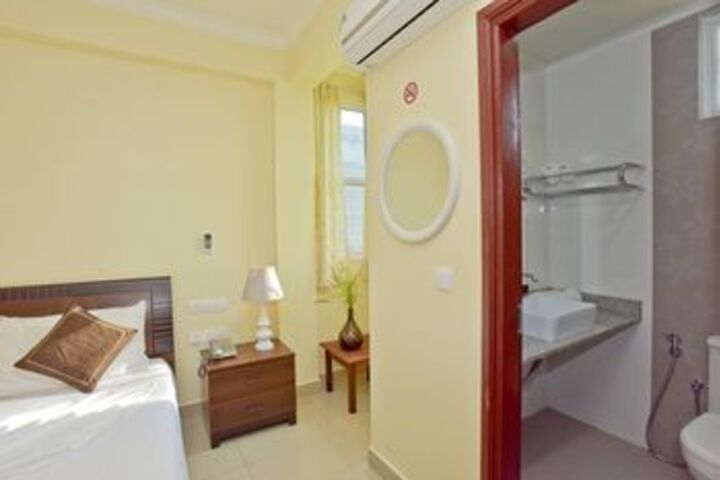 Room 9 of 19