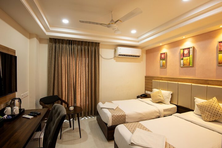Room 9 of 28