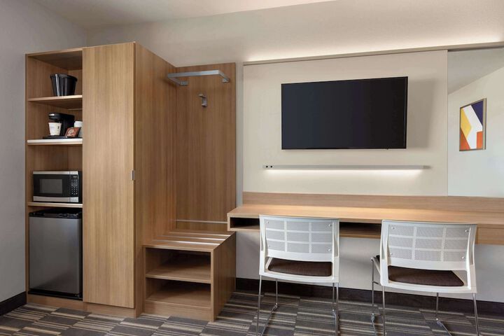 2 Queen Beds (8 of 12)