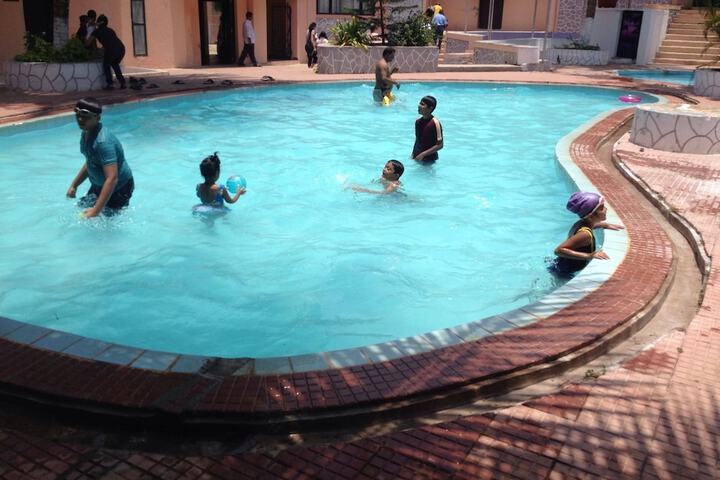 Pool 70 of 157