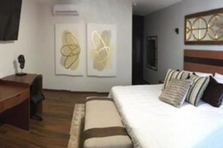 Room 10 of 28
