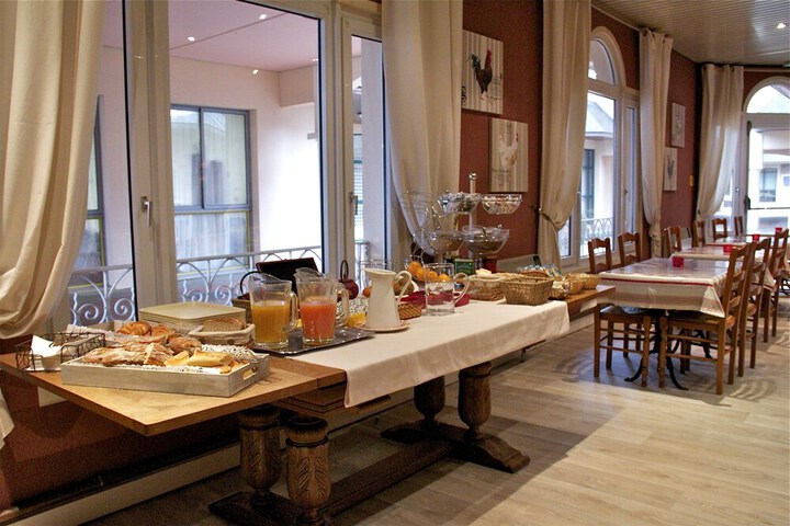 Breakfast/Coffee Service 20 of 39