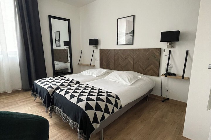 Room 10 of 83