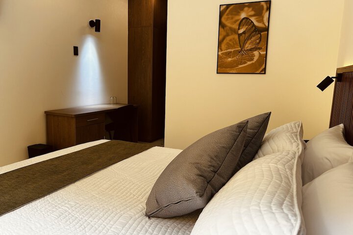 Room 4 of 49
