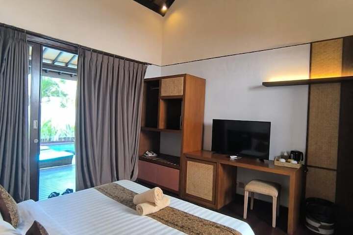 Room 25 of 137