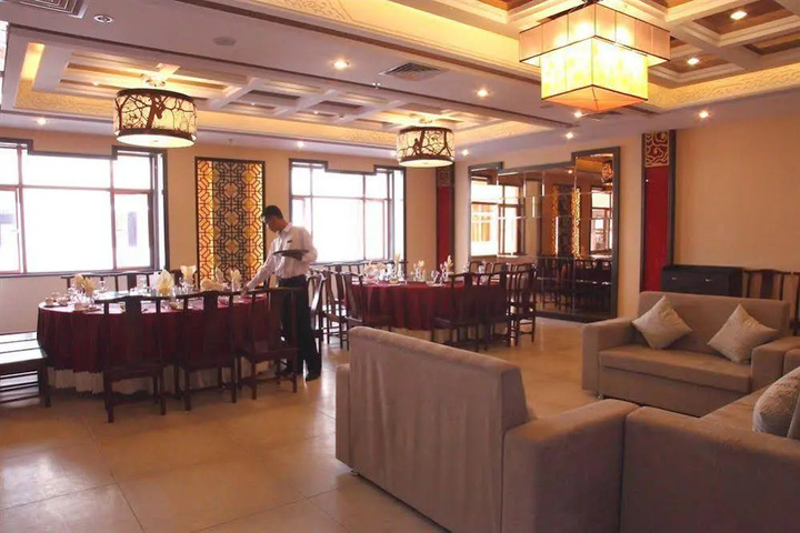 Dining 7 of 10