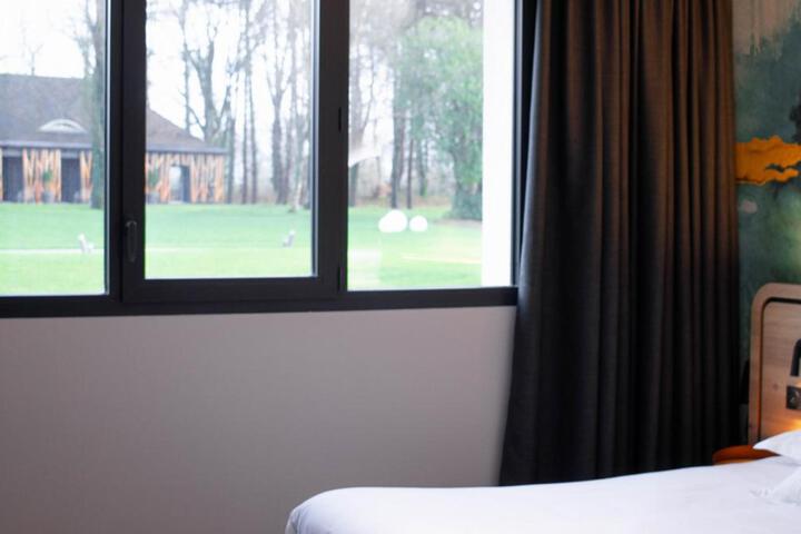 Room 6 of 70