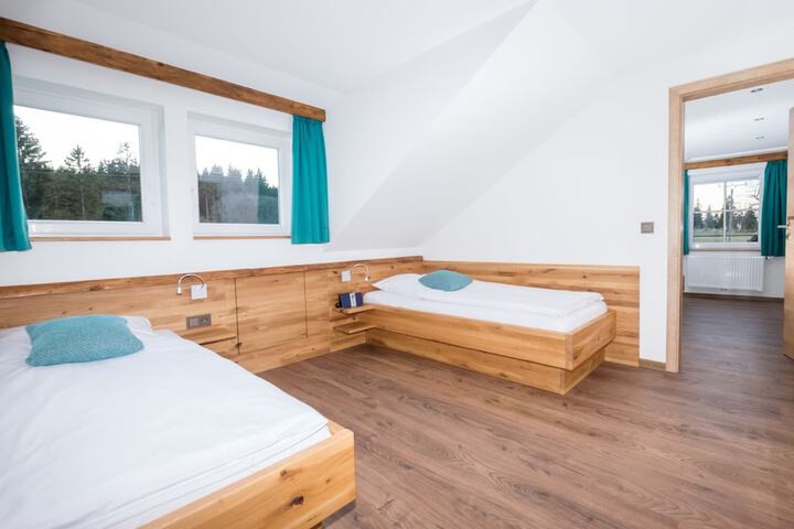 Room 10 of 76