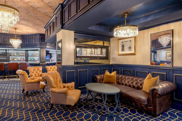 Lounge 82 of 127