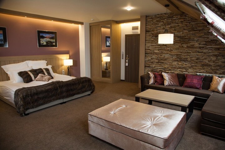 Room 9 of 61