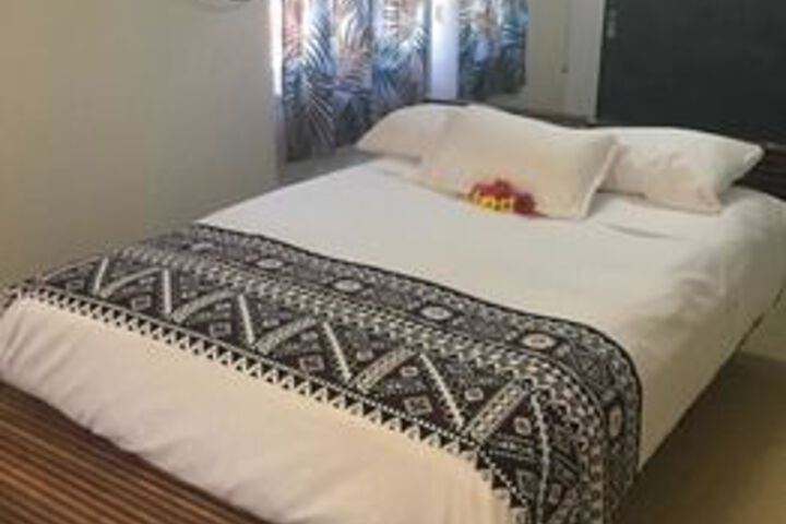Room 6 of 13