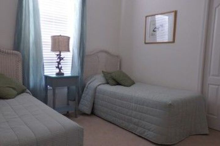 Room 12 of 32
