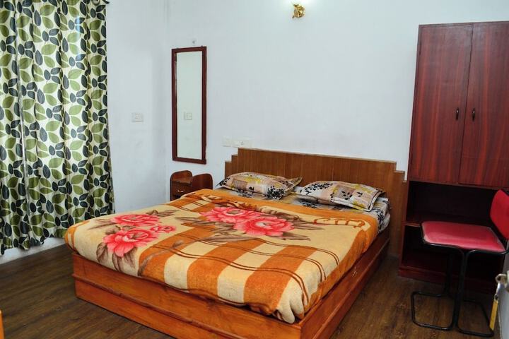 Room 5 of 15