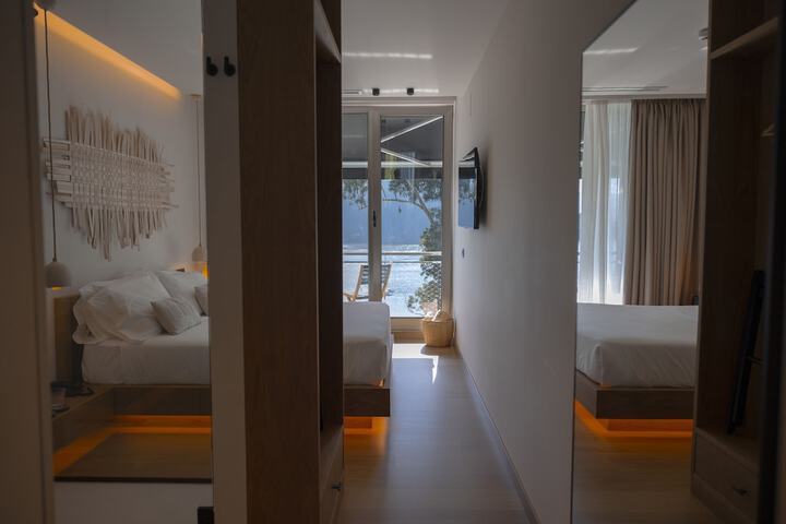 Room 3 of 60