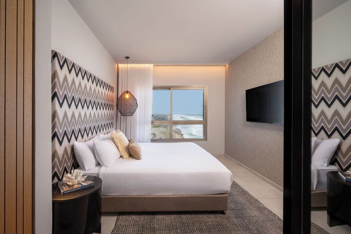 Room 34 of 104