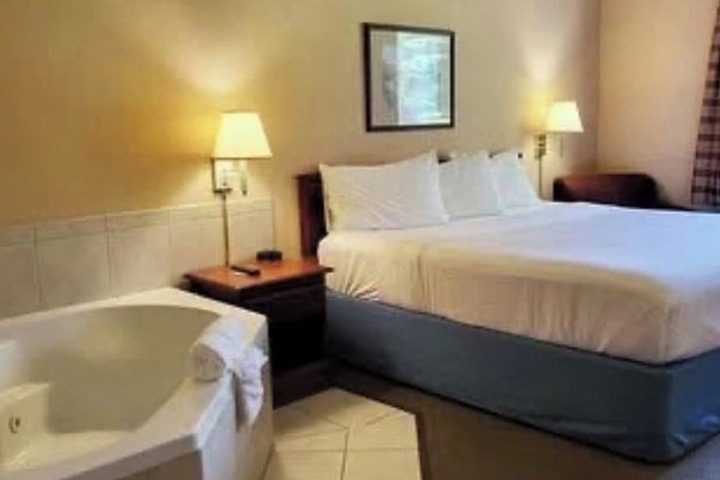 Jetted tub