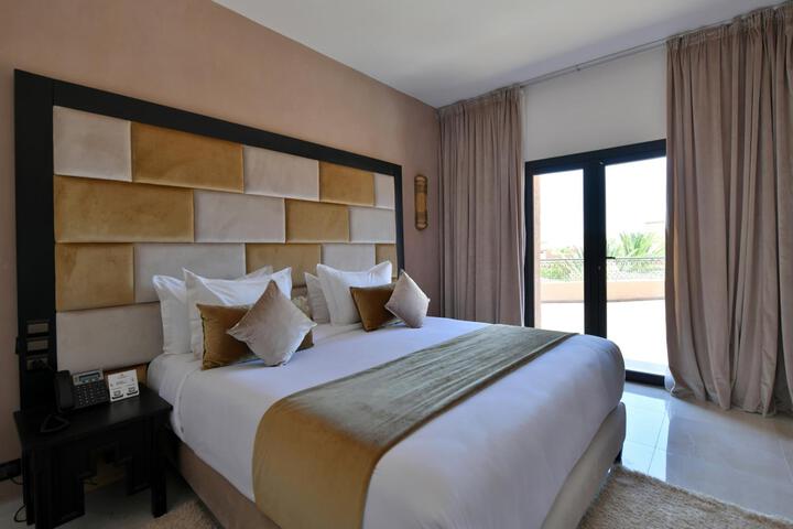 Room 14 of 77