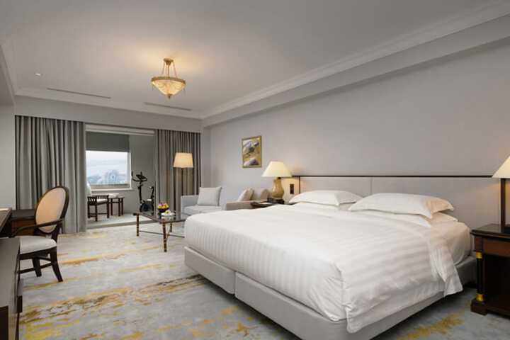 Room 8 of 98